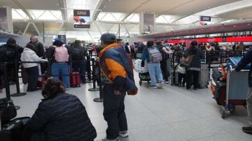 إلغاء 1,330 رحلة في الولايات المتحدة مع اتساع تقليص الحركة الجوية إلغاء 1,330 رحلة في الولايات المتحدة مع اتساع تقليص الحركة الجوية