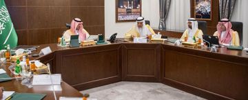 اطلع على التطورات التشغيلية لمطار الملك عبدالعزيز.. نائب أمير مكة يستعرض مستجدات ترتيبات موسم حج1447هـ