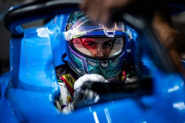 سكوت ليندبلوم يحسم الجولة الثالثة من فورمولا4 على حلبة كورنيش جدة