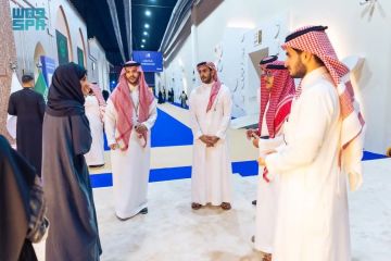 طلاب الإعلام يتعرفون على تجربة المراسل الميداني في مؤتمر ومعرض الحج 1447