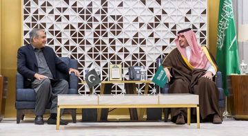 وزير الداخلية ونظيره الباكستاني يبحثان تعزيز التعاون الأمني