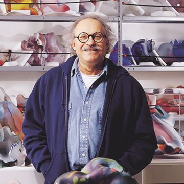 الأميركي مارفن ليبوفسكي.. عندما يكون الزجاج وسيلة تعبير الأميركي مارفن ليبوفسكي.. عندما يكون الزجاج وسيلة تعبير