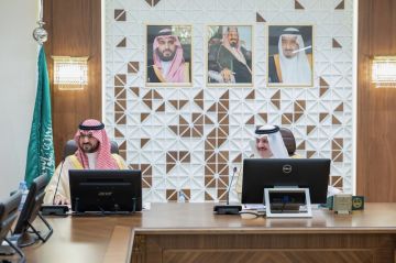 أمير المنطقة الشرقية يرأس اجتماع لجنة الدفاع المدني أمير المنطقة الشرقية يرأس اجتماع لجنة الدفاع المدني