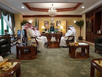 الهلال الأحمر يسلم شهادة الامتثال الإسعافي لوزارة الصحة بجدة