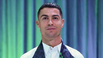 توزيع مياه كريستيانو رونالدو في مساجد جدة (فيديو) توزيع مياه كريستيانو رونالدو في مساجد جدة (فيديو)