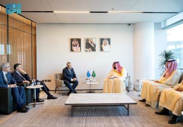 وزير الاقتصاد والتخطيط يجتمع مع مفوض الاتحاد الأوروبي للشراكات الدولية