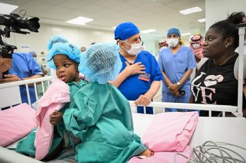 بدء المرحلة الأولى من فصل التوأم السيامي الجامايكي أزاريا وأزورا في الرياض