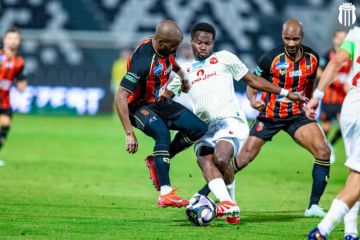 التعادل الإيجابي يخيم على مواجهة الرياض وضمك التعادل الإيجابي يخيم على مواجهة الرياض وضمك