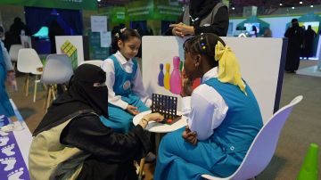 مهرجان الرياضيات لغة العلوم.. تجربة تفاعلية تجمع بين المتعة والتعليم مهرجان الرياضيات لغة العلوم.. تجربة تفاعلية تجمع بين المتعة والتعليم