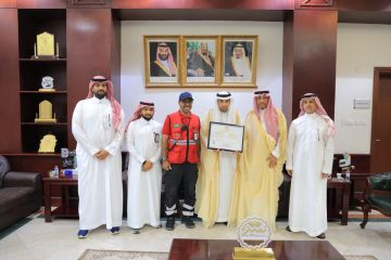 القصيم :هيئة الهلال الأحمر تمنح شهادة الإمتثال الإسعافي لمقر محافظة البكيرية القصيم :هيئة الهلال الأحمر تمنح شهادة الإمتثال الإسعافي لمقر محافظة البكيرية