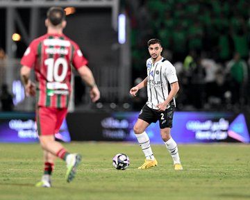 التعادل الإيجابي يحسم مواجهة الشباب والاتفاق