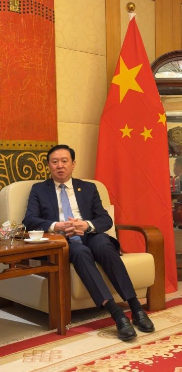 السفير الصيني يستقبل منقذي المهندسين في الشملي ويشيد بشجاعتهم:أفعال لا تقدر بثمن السفير الصيني يستقبل منقذي المهندسين في الشملي ويشيد بشجاعتهم:أفعال لا تقدر بثمن