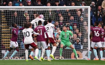 أرسنال يحبط صحوة بيرنلي ويعزز صدارته للدوري الإنجليزي الممتاز