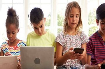 بعد متابعة 12 ألف طفل .. دراسة صادمة: وقت الشاشة الطويل يغير حجم دماغ الأطفال ويزيد احتمالات الإصابة بنقص الانتباه