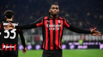 ميلان يرتقي لصدارة الدوري الإيطالي عقب الفوز على لاتسيو بهدف