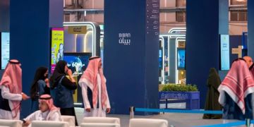 ألباين تطلق سيارة بثلاثة محركات كهربائية