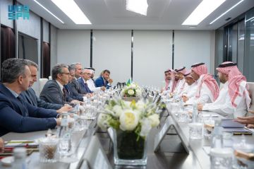 وزير الصناعة يبحث مع شركات عالمية الفرص المشتركة في الصناعات عالية القيمة