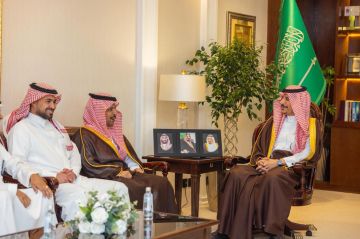 محافظ حفرالباطن يطلع على برنامج المدن الذكية محافظ حفرالباطن يطلع على برنامج المدن الذكية