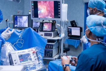 نجاح أول عمليات تنظير حالب روبوتي مرن بتقنية (ILY ) في الدمام الطبي