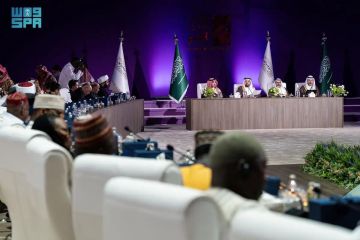 وزير الحج والعمرة يلتقي بأكثر من 100 وزير ومفتي ورئيس مكتب شؤون الحج في العالم الإسلامي وزير الحج والعمرة يلتقي بأكثر من 100 وزير ومفتي ورئيس مكتب شؤون الحج في العالم الإسلامي