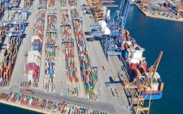 الصين: ملكيتنا لميناء بيرايوس ليست مطروحة للنقاش أو البيع