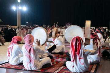 تفاعل جماهيري واسع مع عروض السامري والحساوي اليومية في فعاليات كأس نادي الصقور السعودي 2025 بالظهران