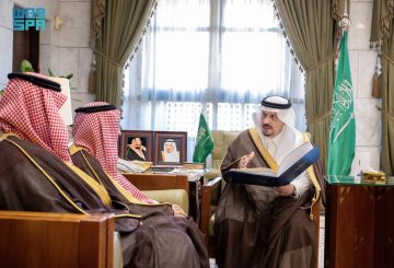 أمير منطقة الرياض يطلع على التقرير السنوي لأعمال الغرفة التجارية بالرياض