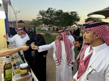 وفد إعلامي يزور مهرجان العسل الثالث بحريملاء