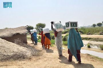 المملكة توزع (2,500) سلة غذائية بإقليمين في باكستان