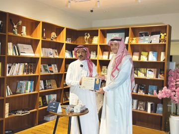  الشريك الأدبي يضيء السرد القديم