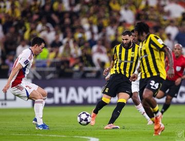 بنزيما يقود الاتحاد لتخطي الشارقة في دوري أبطال آسيا للنخبة بنزيما يقود الاتحاد لتخطي الشارقة في دوري أبطال آسيا للنخبة