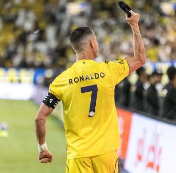 شاهد.. كريستيانو رونالدو يحتفل ويرقص بالعقال السعودي بعد هدفه في مرمى الفيحاء (فيديو - صور) شاهد.. كريستيانو رونالدو يحتفل ويرقص بالعقال السعودي بعد هدفه في مرمى الفيحاء (فيديو - صور)