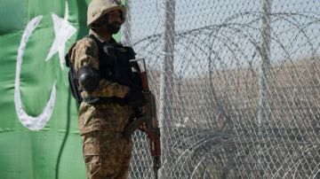 باكستان تنفي ضرب أفغانستان بعد غارات أسفرت عن 10 قتلى باكستان تنفي ضرب أفغانستان بعد غارات أسفرت عن 10 قتلى