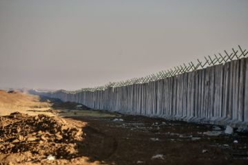  خنادق وأبراج وأسلاك وكاميرات .. العراق يكشف تفاصيل الجدار الخراساني على حدوده مع سوريا