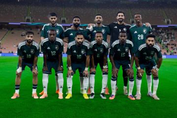 الأخضر السعودي يستأنف تدريباته استعدادا لمواجهة منتخب الجزائر الأخضر السعودي يستأنف تدريباته استعدادا لمواجهة منتخب الجزائر