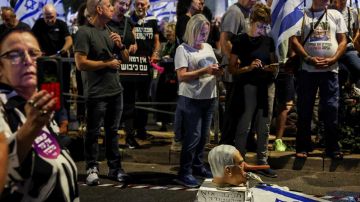 المعارضة الإسرائيلية تتعهد بتسريع الانتخابات وسط تظاهرات تطالب بإسقاط نتنياهو