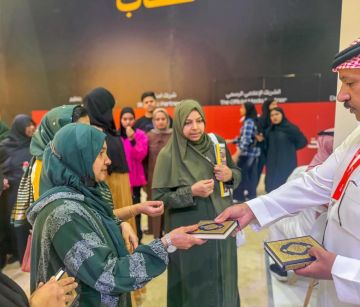 ركن وزارة الشؤون الإسلامية يستقبل زواره في جناح المملكة بمعرض الشارقة الدولي للكتاب