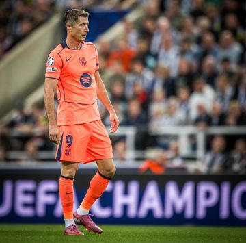 ليفاندوفسكي يكشف عن طلب غريب من برشلونة ليفاندوفسكي يكشف عن طلب غريب من برشلونة