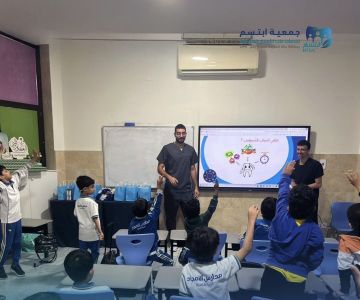 ابتسم تنفذ سلسلة مبادرات توعوية وتوزع أكثر من 450 حقيبة صحية في جدة ومكة