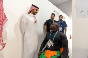 الفيصل يزور قرية الرياضيين في ألعاب (الرياض 2025)