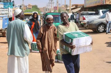 المملكة توزع 800 سلة غذائية في أم درمان بالسودان