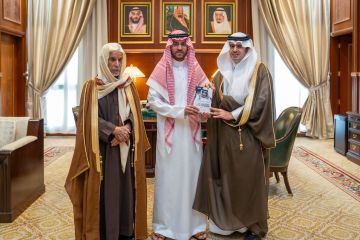 نائب أمير حائل يستقبل د.عبدالعزيز الفيصل ود.محمد الفيصل ويتسلم إهدائين من إصداراتهما نائب أمير حائل يستقبل د.عبدالعزيز الفيصل ود.محمد الفيصل ويتسلم إهدائين من إصداراتهما