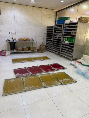 ضبط معمل حلويات مخالف داخل حي سكني في محايل