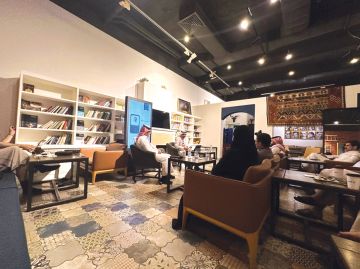 تركي المعيني يقرأ غرناطته شعرا في مقهى أدب