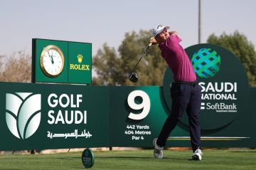 سورات وميرونك يتصدران افتتاح بطولة السعودية الدولية 2025 للجولف