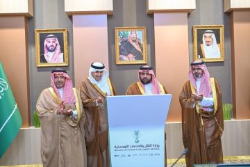 أمير جازان يرأس اجتماع منظومة النقل والخدمات اللوجستية بالمنطقة أمير جازان يرأس اجتماع منظومة النقل والخدمات اللوجستية بالمنطقة