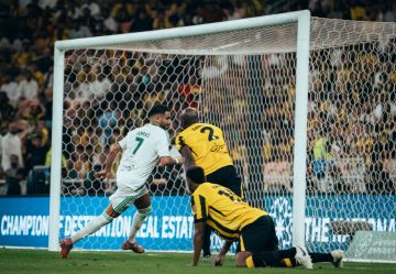 رياض محرز يقود الأهلي لقهر الاتحاد في ديربي جدة 