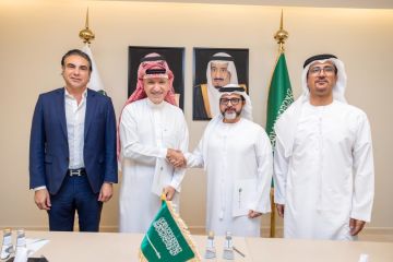 مجموعة روتانا للموسيقى وبنك الإمارات دبي الوطني يوقعان اتفاقية حقوق التسمية لهوية مسرح محمد عبده أرينا