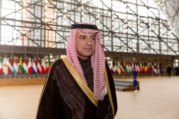 السعودية.. فيديو رد عادل الجبير عمن يطالبون باستخدام الهيدروجين الأخضر يشعل تفاعلا السعودية.. فيديو رد عادل الجبير عمن يطالبون باستخدام الهيدروجين الأخضر يشعل تفاعلا