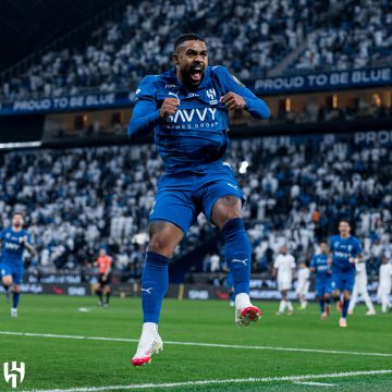 الهلال يقسو على الفتح برباعية ويتأهل لنصف نهائي كأس الملك